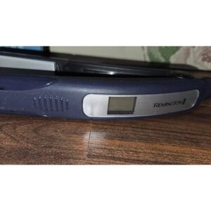 Remington Wet 2 Straight 1" Wide Flat Iron Wet or Dry Hair